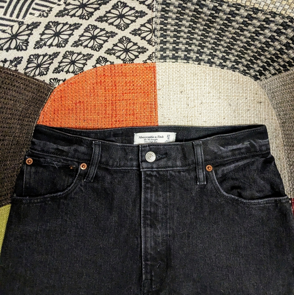 Abercrombie Curve Love Ultra High Rise 90s Straight Jean in Black